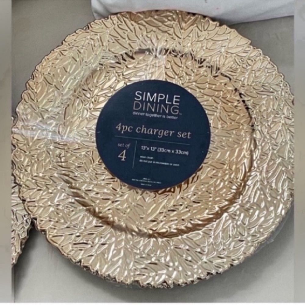New Simple  Dining 4 pc Gold Charger set